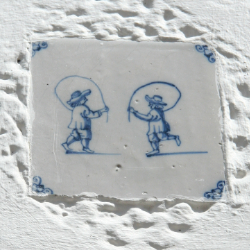 A tile of men walking in Middle Street