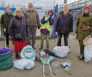 volunteers cleaning Deal station